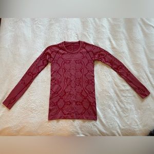 Lululemon Swiftly Tech Long Sleeve Crew
Heathered Cranberry size 6